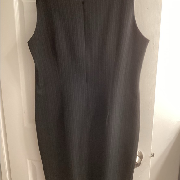 Stunning Ladies Pin Striped Dress with Blazer - Picture 3 of 7